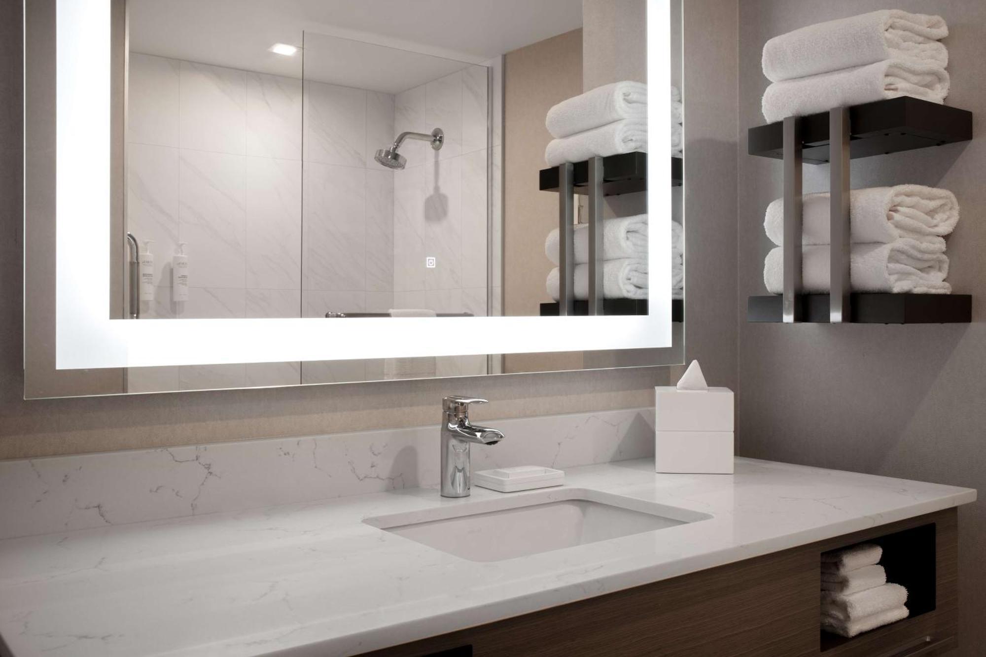 Hampton Inn By Hilton Winnipeg Downtown Ngoại thất bức ảnh