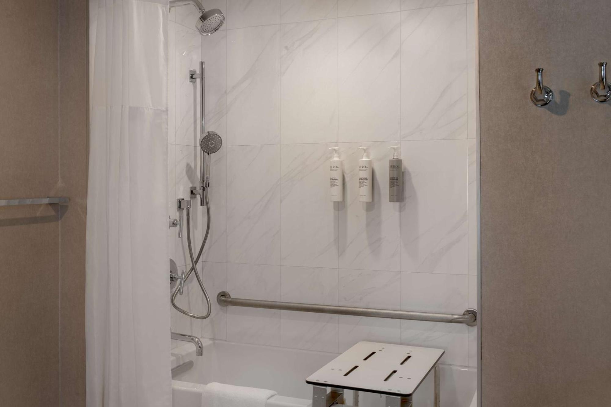 Hampton Inn By Hilton Winnipeg Downtown Ngoại thất bức ảnh